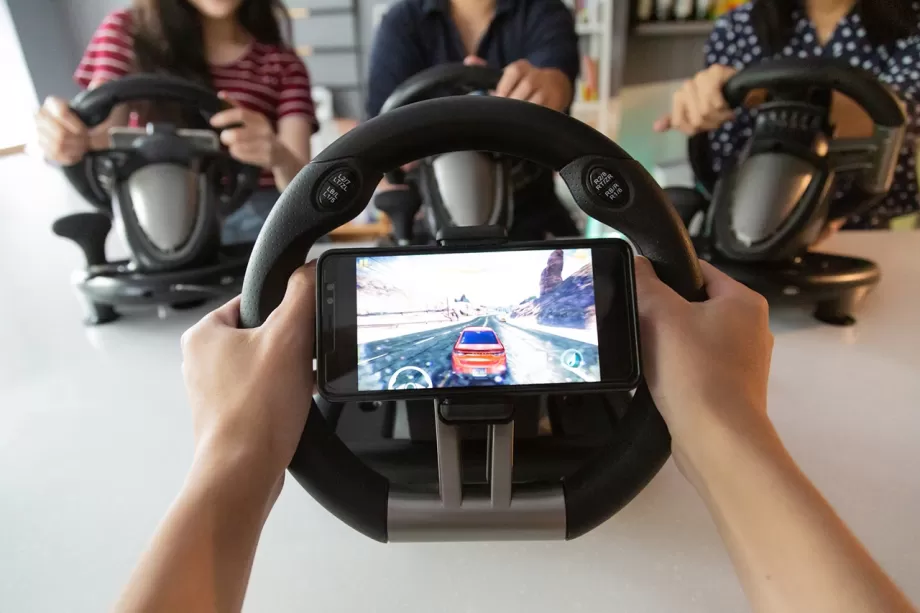 Play racing games with friends